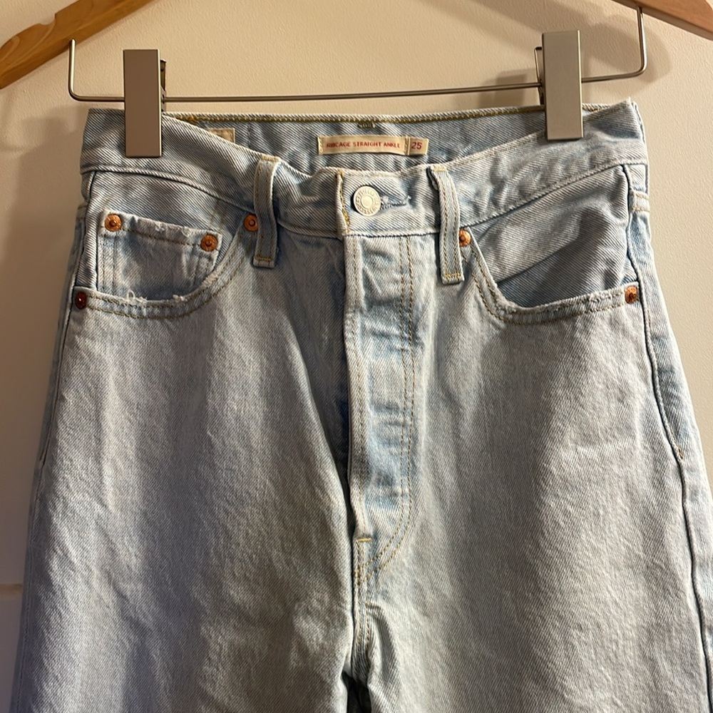 Levis - Picture 2 of 5